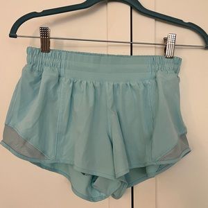 Lululemon Hotty Hot Low-Rise Lined
Short 2.5"
